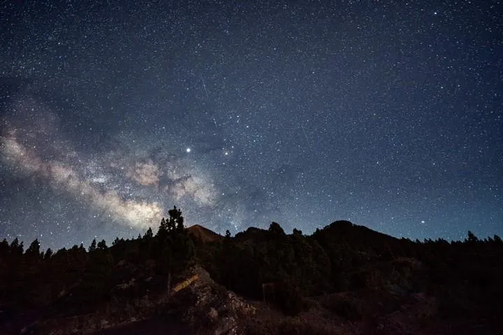 Jak skutecznie podłączyć aparat do teleskopu i nie popełnić błędów w astrofotografii