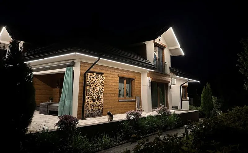 Przewodnik po montażu oświetlenia na elewacji: krok po kroku do doskonałego efektu